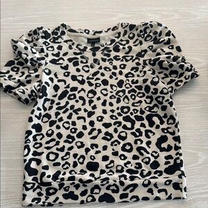 Who What Wear Black and Cream Leopard Print Short Sleeve Tee